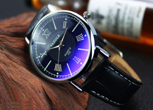 Стилен мъжки часовник със син оттенък на минералното стъкло на ниска цена