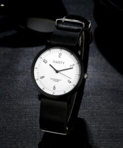 Черен часовник с кожена каишка и бял циферблат