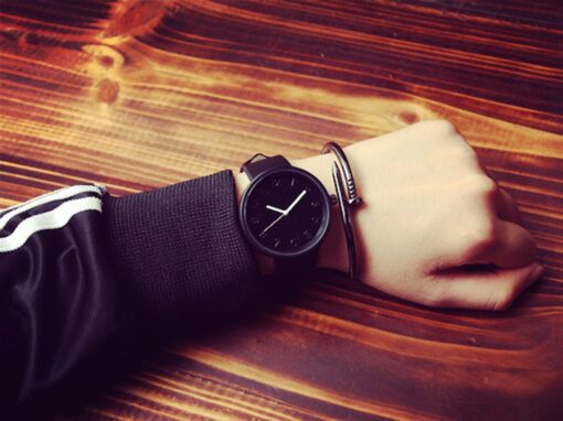 Подаръчен комплект часовници за двойки черен и бял ниска цена
