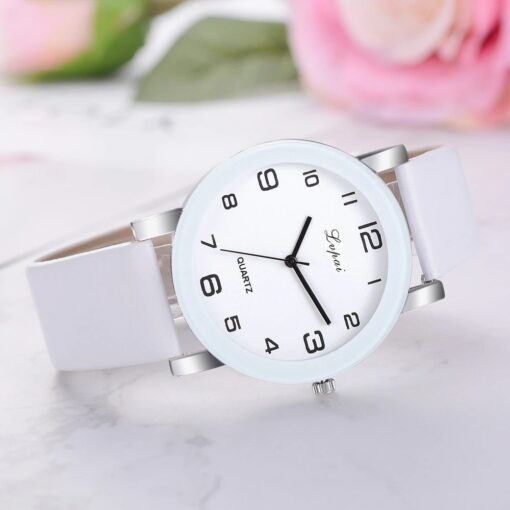 Стилен бял дамски часовник